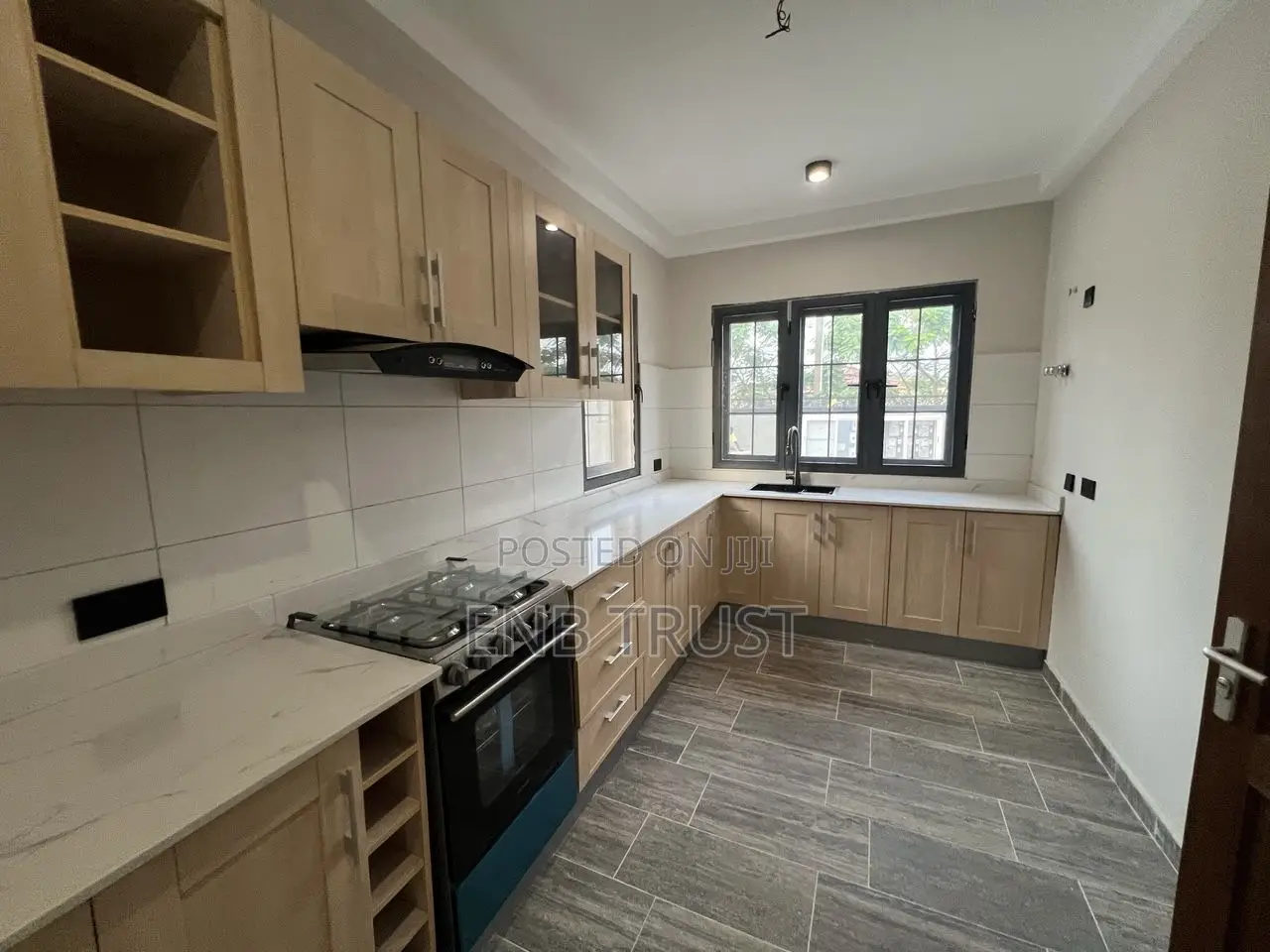 4bdrm Townhouse / Terrace in Tema Community 6, Sakumono for rent