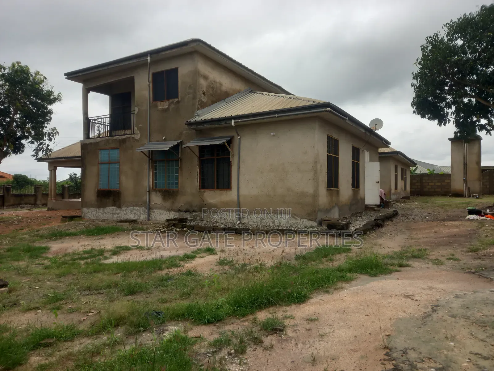 5bdrm House in Aputuogya Abijan, Kumasi Metropolitan for sale