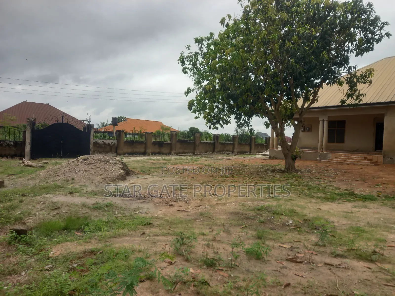 5bdrm House in Aputuogya Abijan, Kumasi Metropolitan for sale