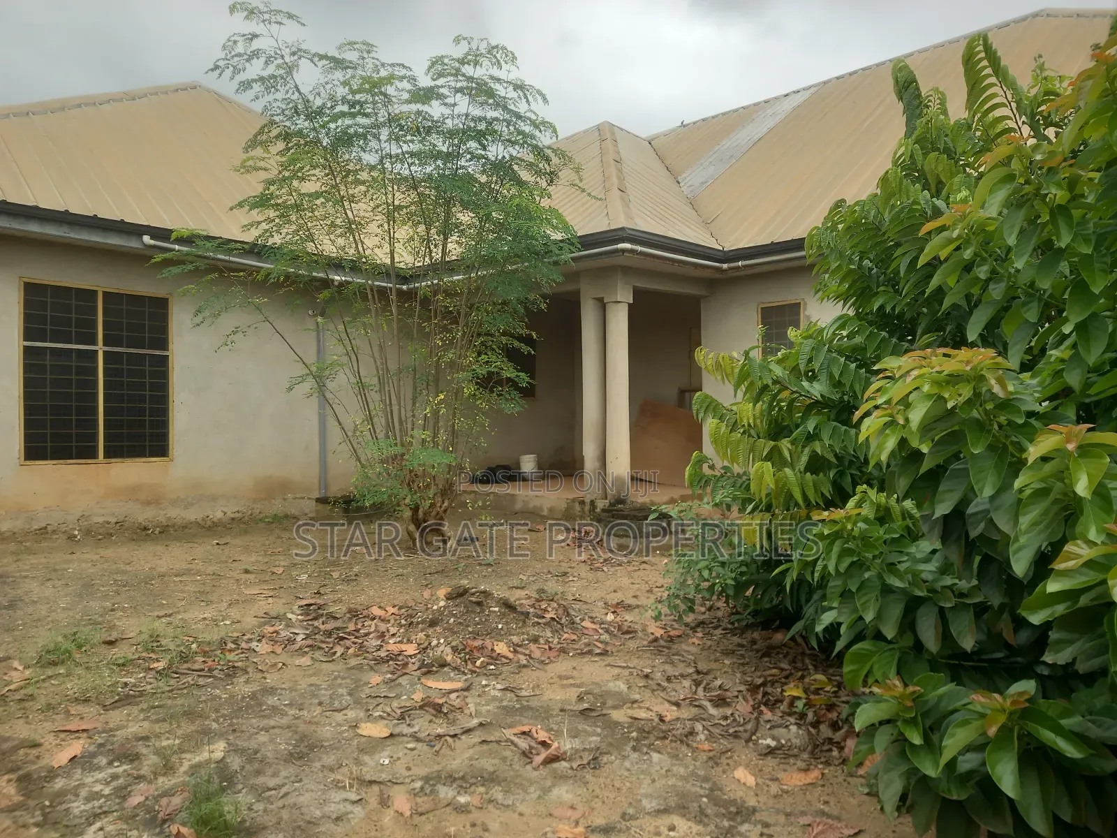 5bdrm House in Aputuogya Abijan, Kumasi Metropolitan for sale