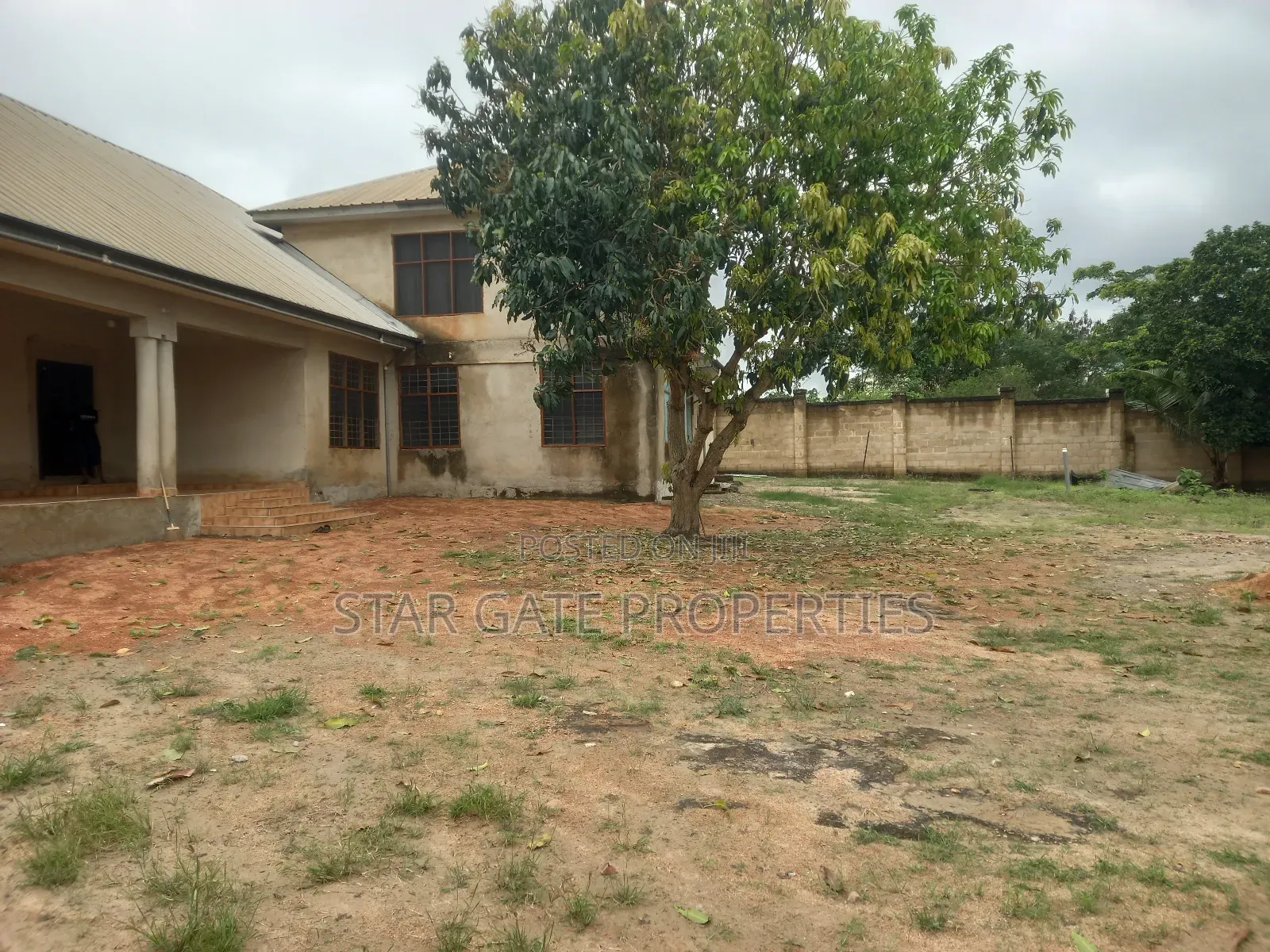 5bdrm House in Aputuogya Abijan, Kumasi Metropolitan for sale