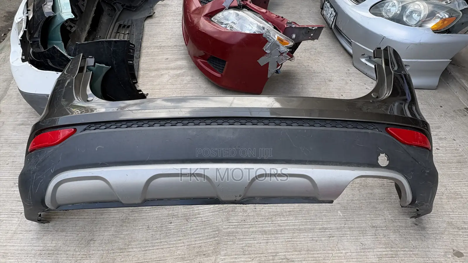 Hyundai Santa Fe Back Bumper 2010,2011,2012,2013,2014,2015,2016,2017