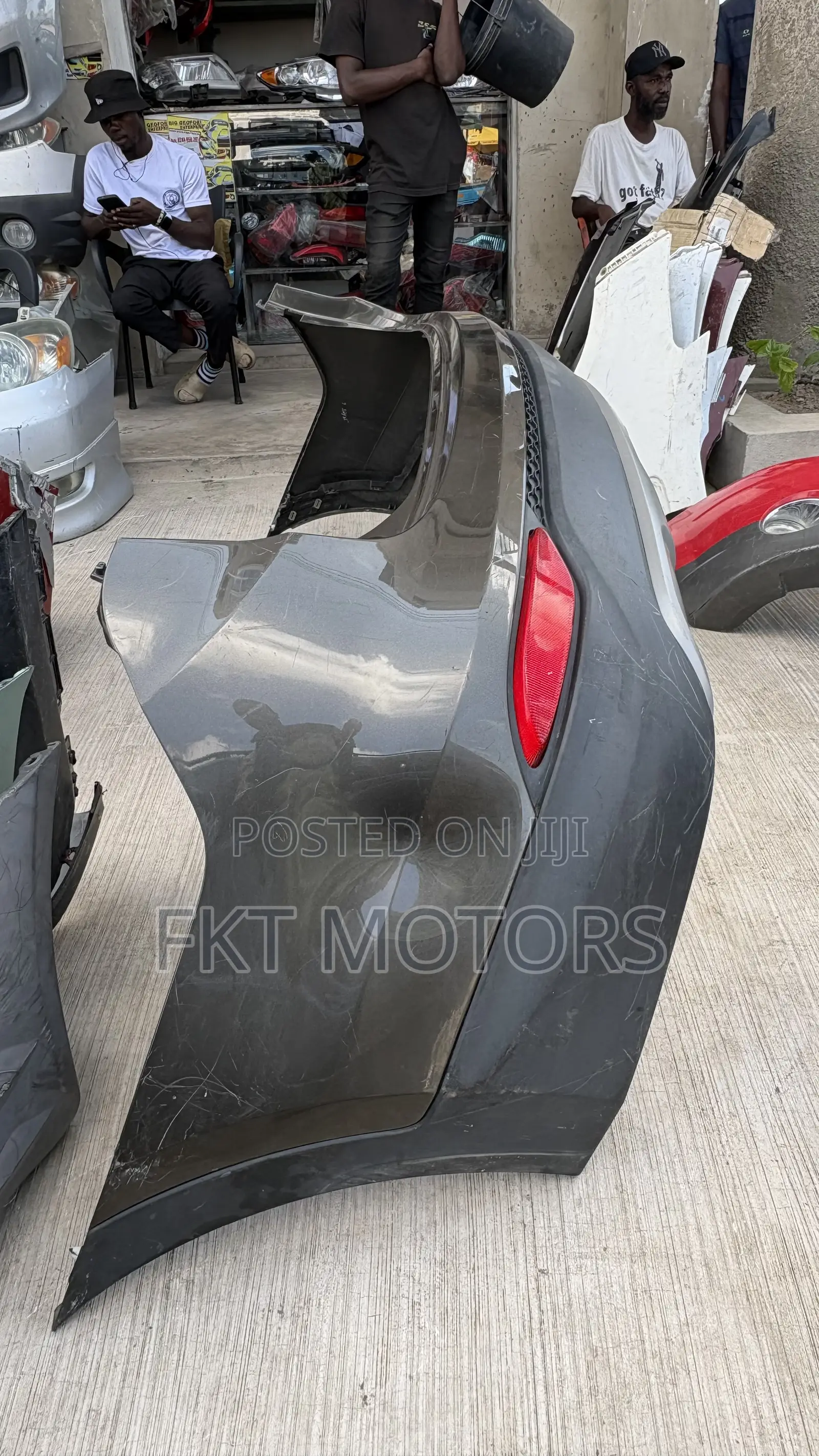 Hyundai Santa Fe Back Bumper 2010,2011,2012,2013,2014,2015,2016,2017