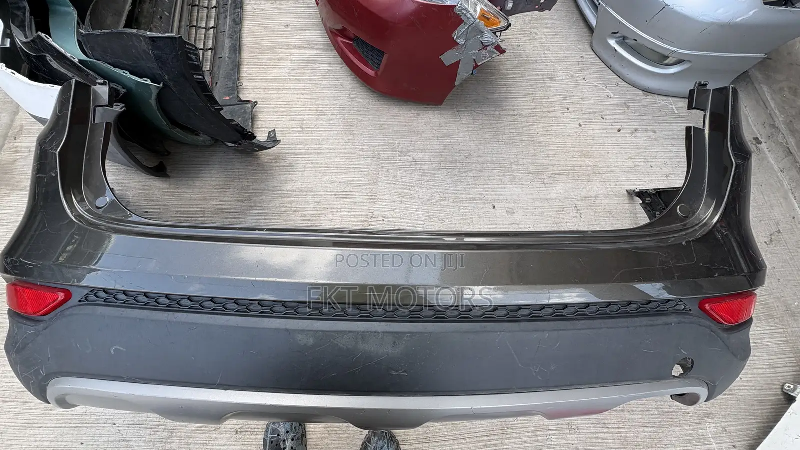 Hyundai Santa Fe Back Bumper 2010,2011,2012,2013,2014,2015,2016,2017