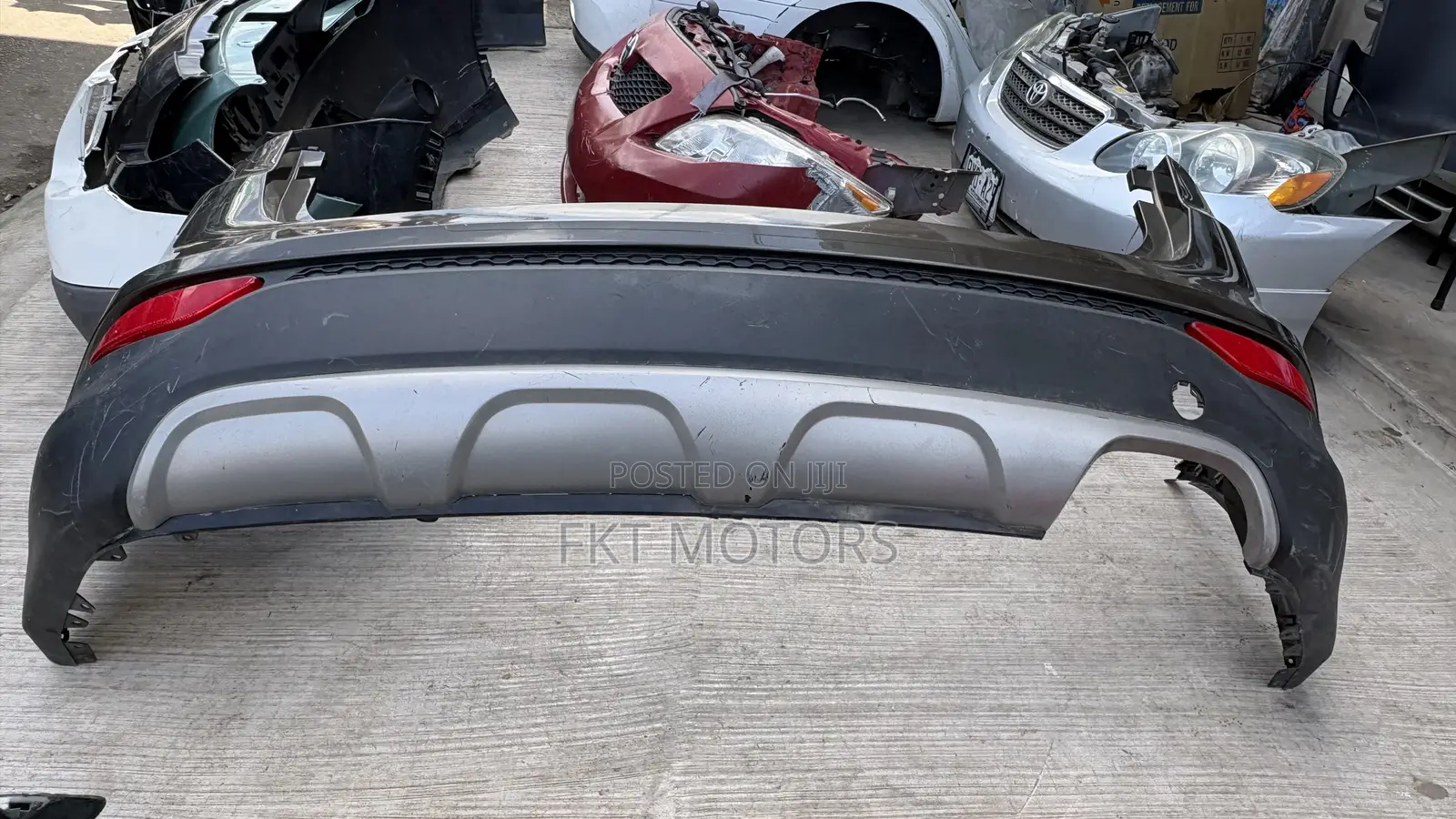Hyundai Santa Fe Back Bumper 2010,2011,2012,2013,2014,2015,2016,2017