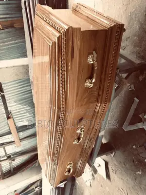 Golden Oak Majesty Casket
