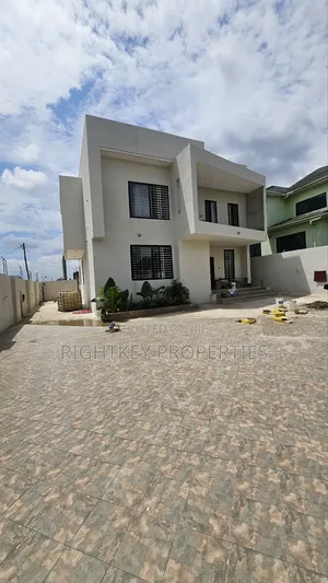 4bdrm Duplex in Atasemanso, Kumasi Metropolitan for sale