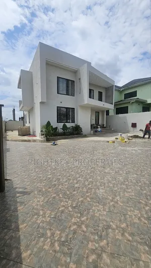 4bdrm Duplex in Atasemanso, Kumasi Metropolitan for sale
