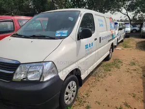 Toyota HiAce 2013 White