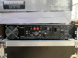 Peavey Amplifier Cs2000