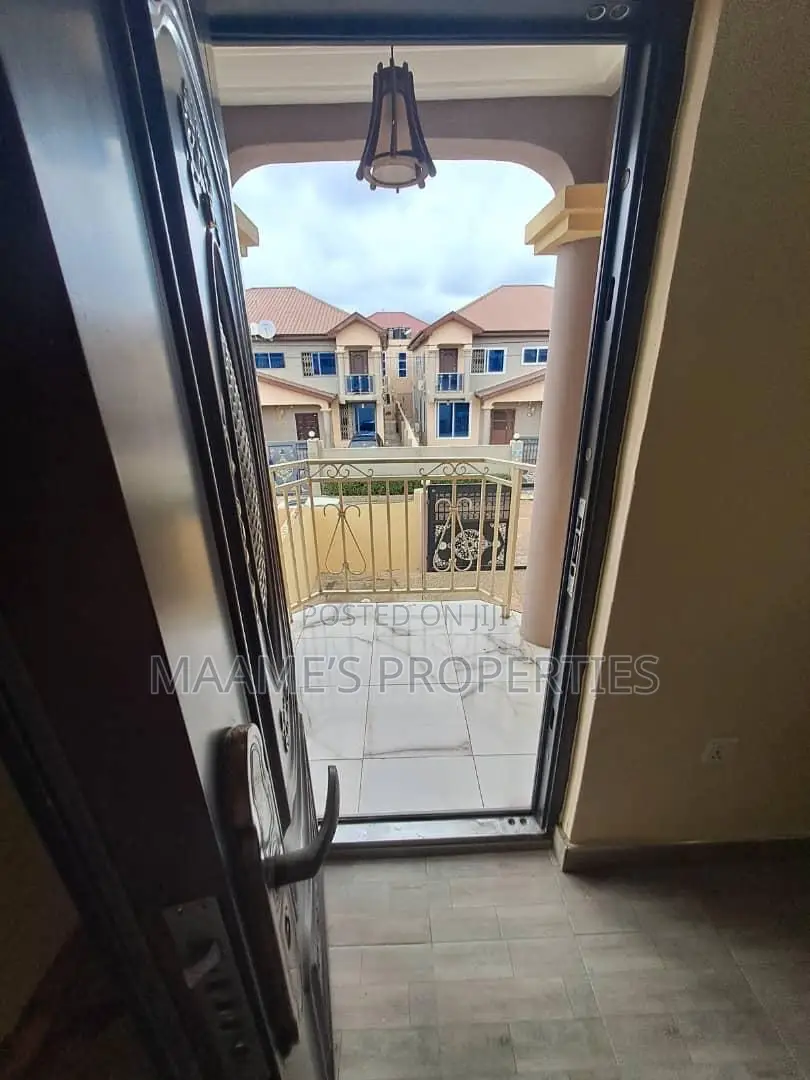 3bdrm Duplex in Abokobi for sale