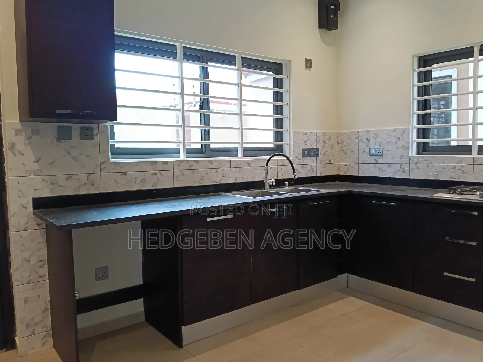 3bdrm Duplex in Oyarifa for sale