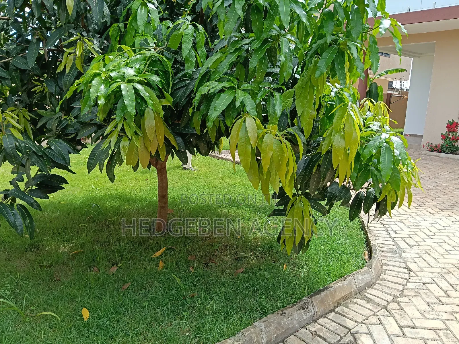 3bdrm Duplex in Oyarifa for sale