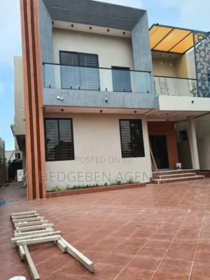 4bdrm Duplex in Oyarifa for sale