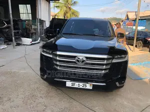 Toyota Land Cruiser 5.7 V8 2012 Black