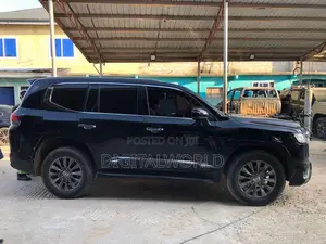 Toyota Land Cruiser 5.7 V8 2012 Black