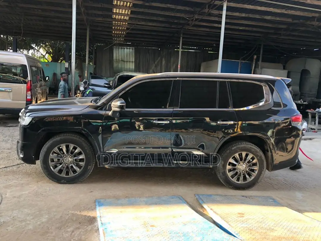 Toyota Land Cruiser 5.7 V8 2012 Black