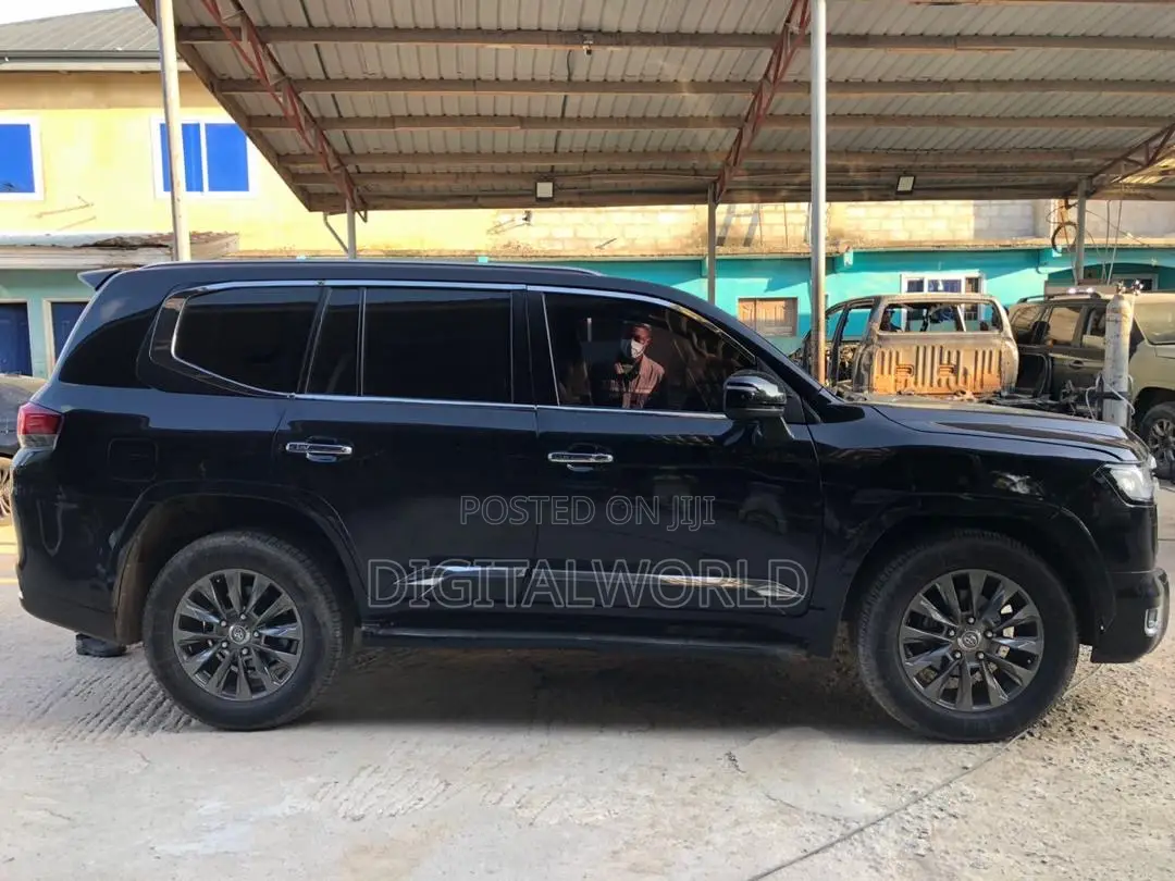 Toyota Land Cruiser 5.7 V8 2012 Black
