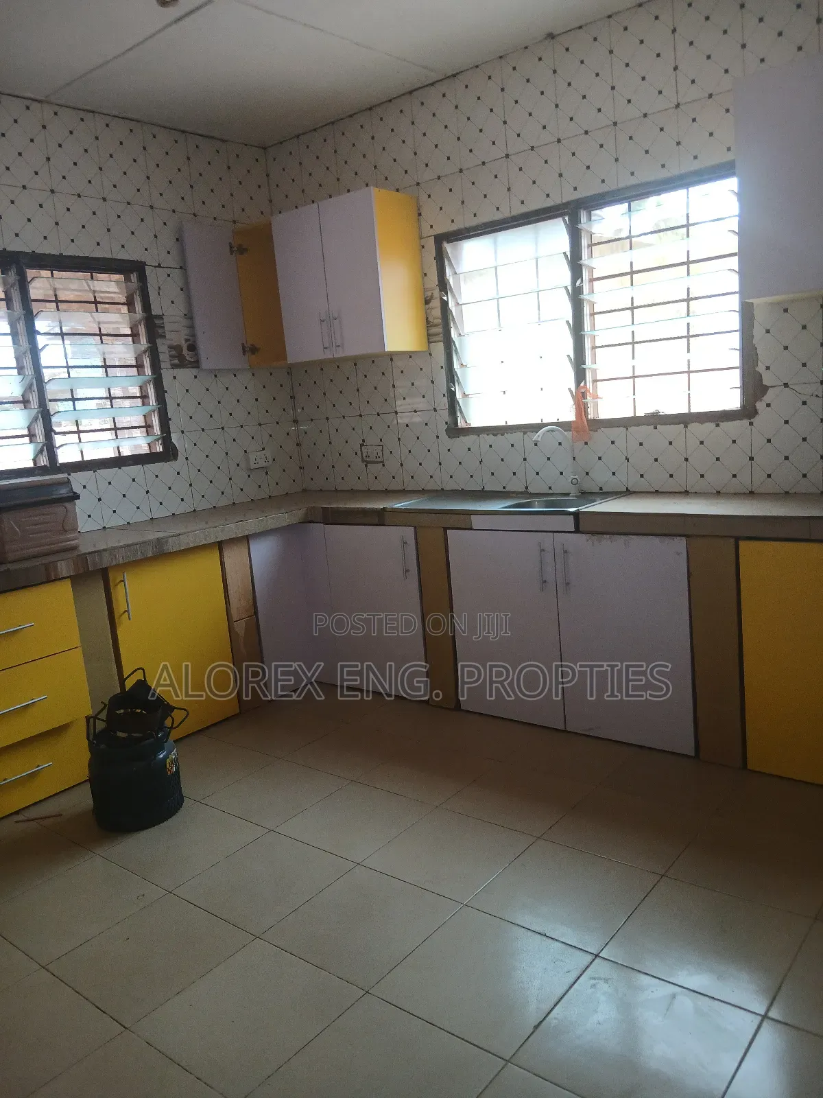 3bdrm Apartment in Ayi Mensa, Oyarifa for rent