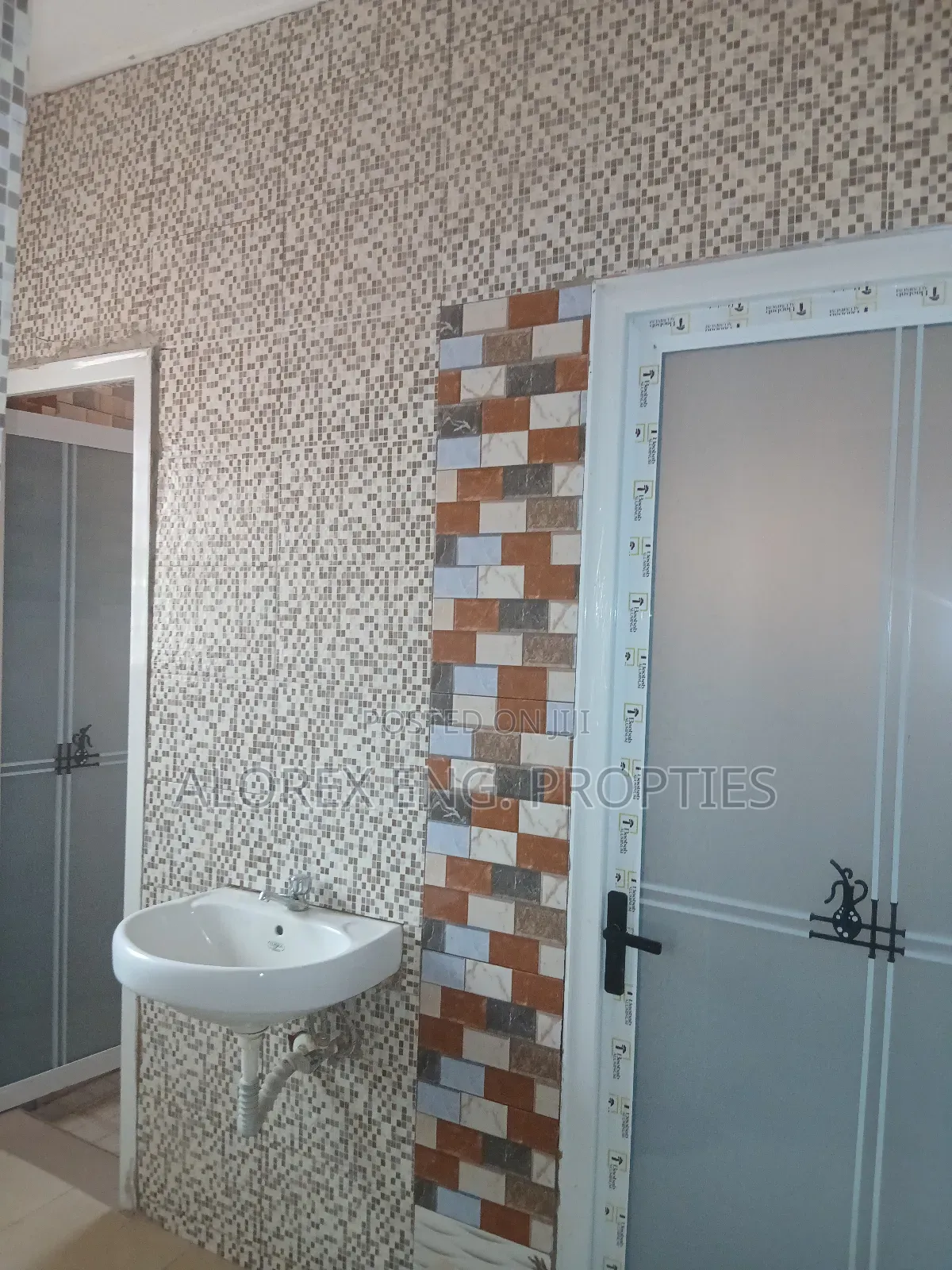 3bdrm Apartment in Ayi Mensa, Oyarifa for rent