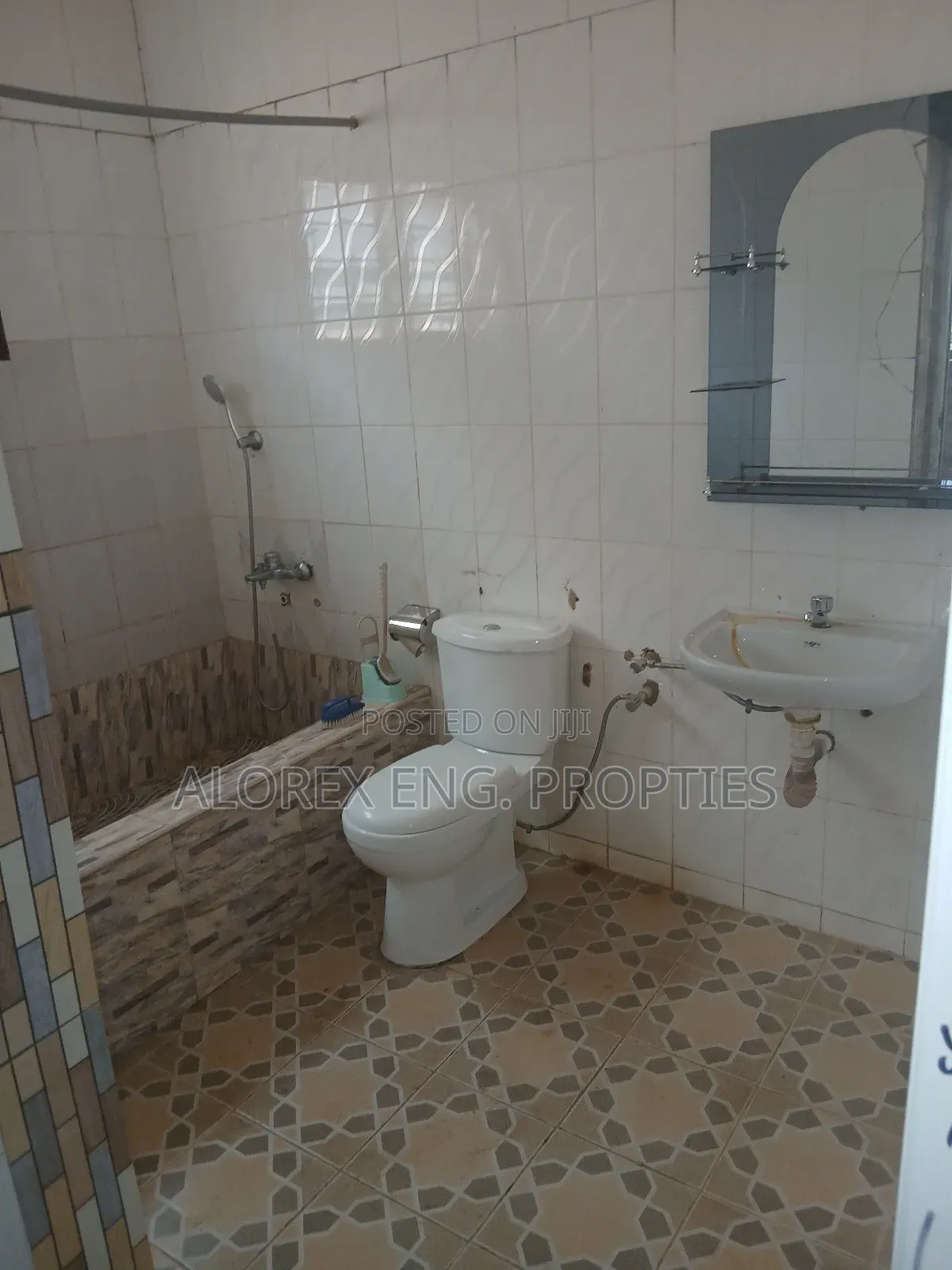 3bdrm Apartment in Ayi Mensa, Oyarifa for rent