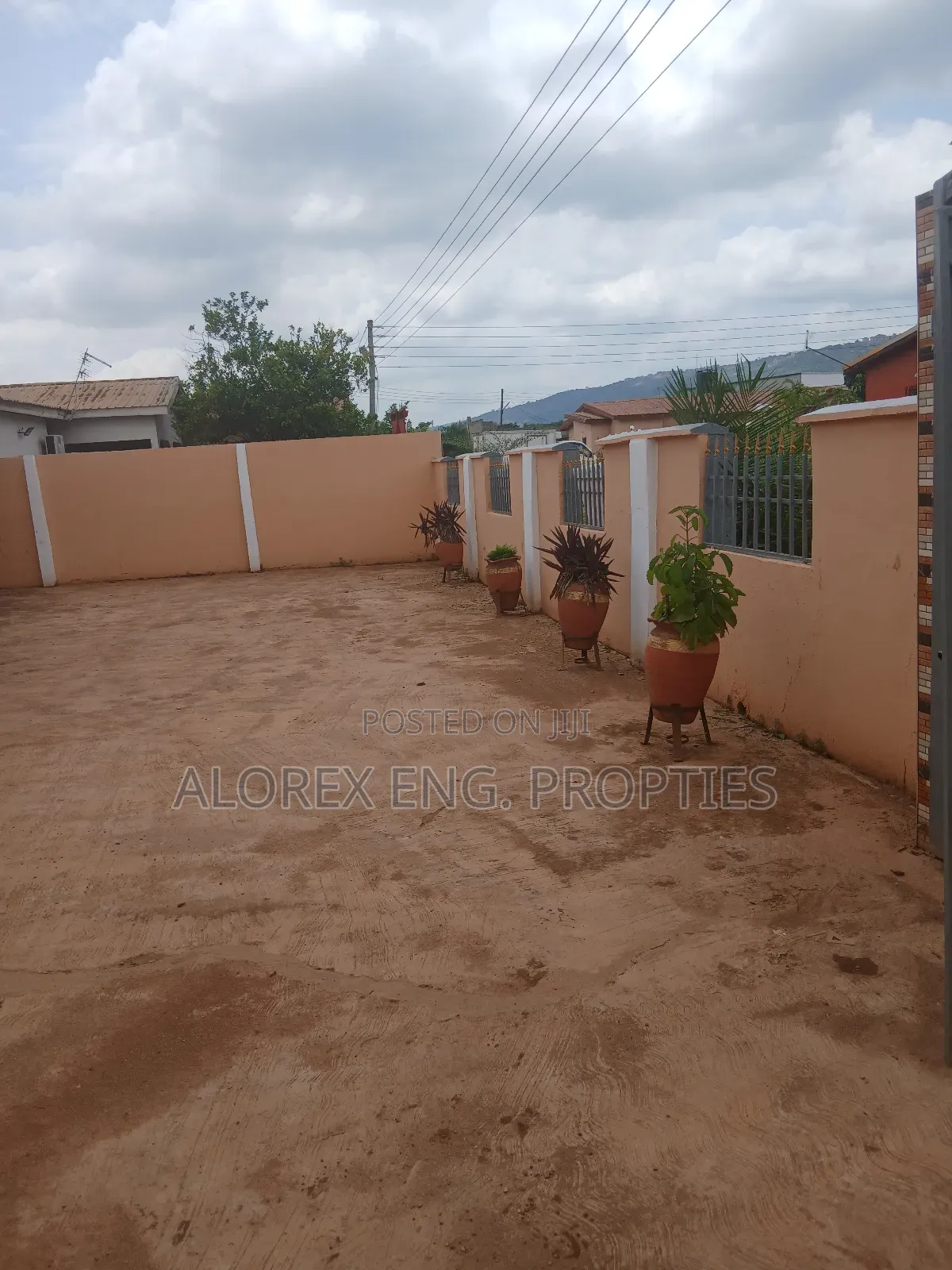 3bdrm Apartment in Ayi Mensa, Oyarifa for rent