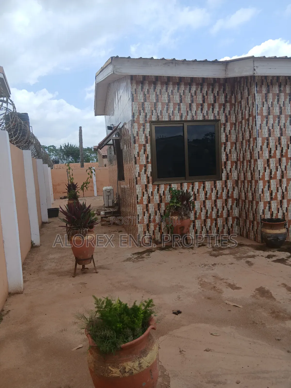 3bdrm Apartment in Ayi Mensa, Oyarifa for rent