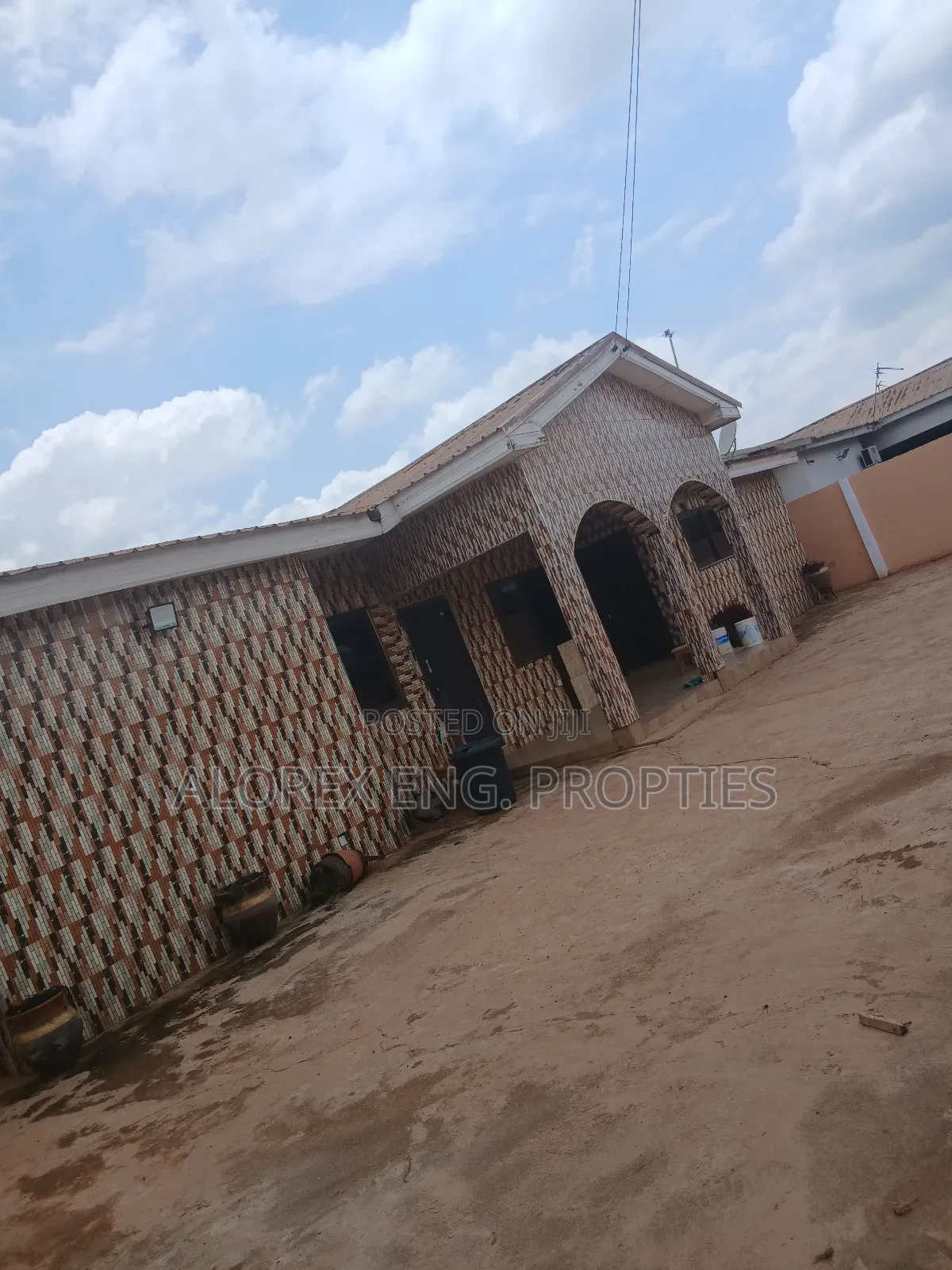 3bdrm Apartment in Ayi Mensa, Oyarifa for rent