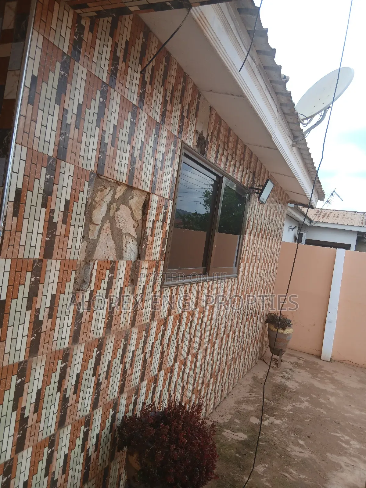 3bdrm Apartment in Ayi Mensa, Oyarifa for rent