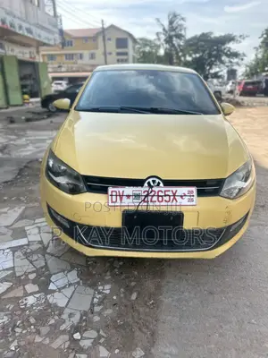 Volkswagen Polo 2013 Yellow