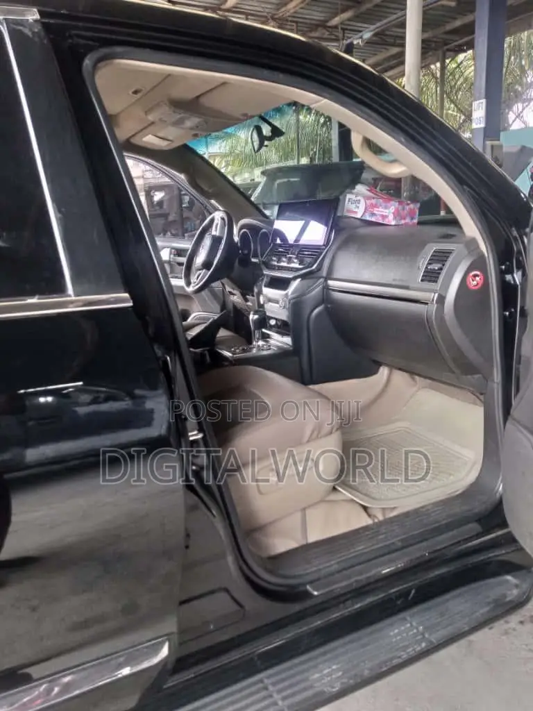 Toyota Land Cruiser 5.7 V8 2012 Black