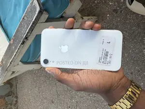 Apple iPhone XR 64 GB White
