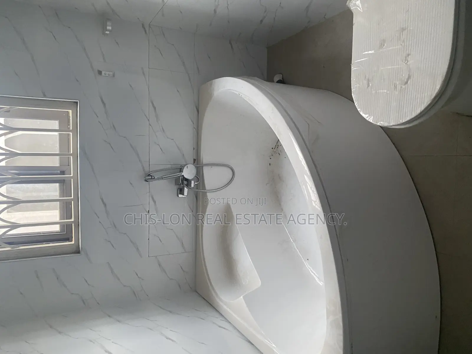 4bdrm Duplex in Chis-Lon Real Estate, Adam Nana for sale