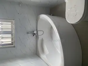 4bdrm Duplex in Chis-Lon Real Estate, Adam Nana for sale