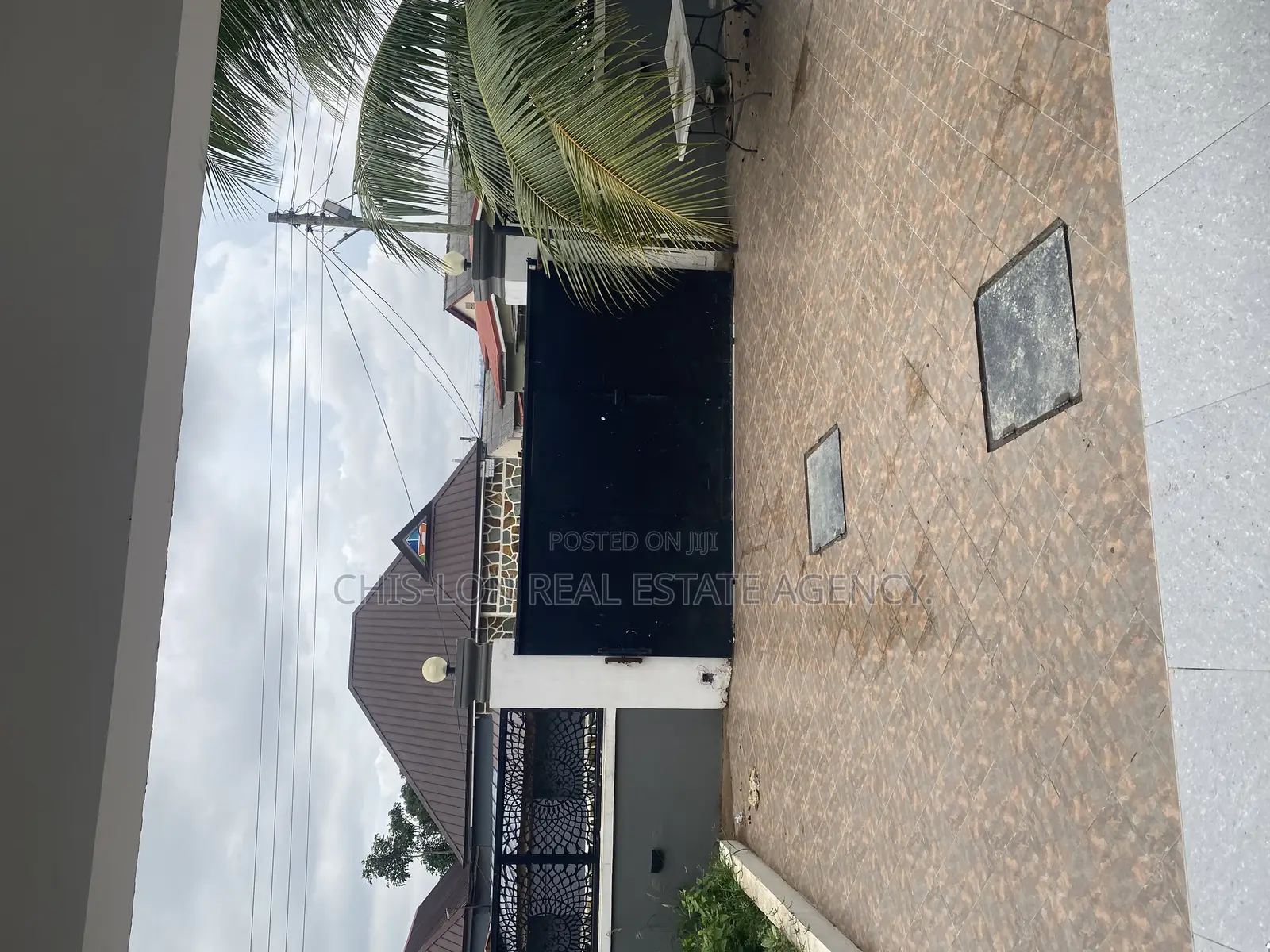 4bdrm Duplex in Chis-Lon Real Estate, Adam Nana for sale