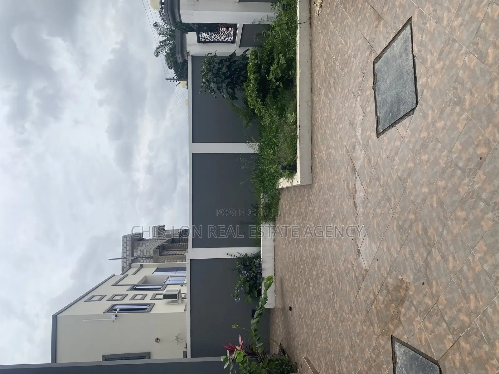 4bdrm Duplex in Chis-Lon Real Estate, Adam Nana for sale