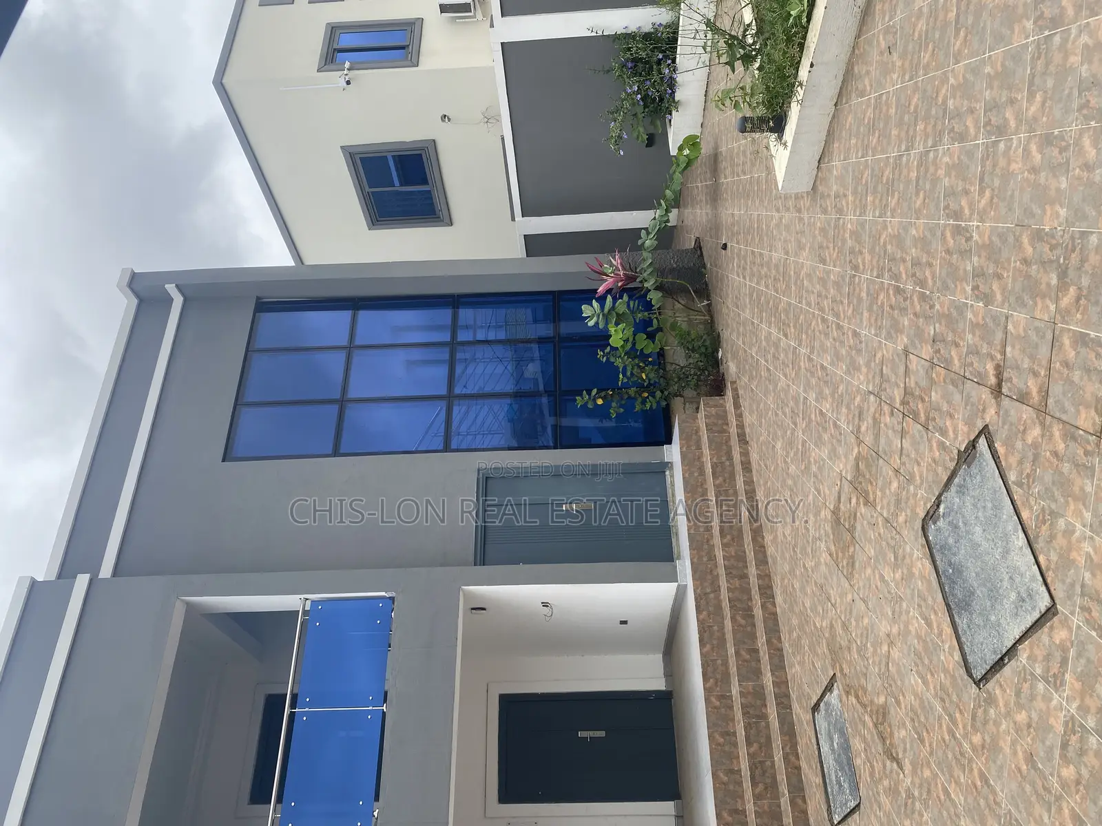 4bdrm Duplex in Chis-Lon Real Estate, Adam Nana for sale