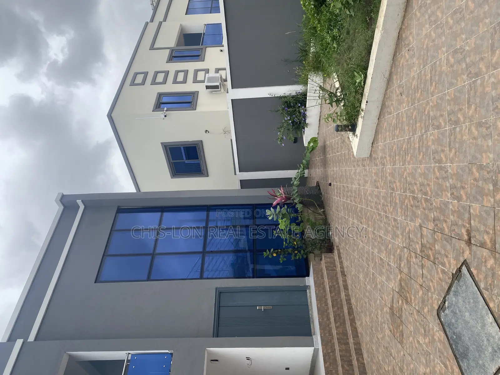4bdrm Duplex in Chis-Lon Real Estate, Adam Nana for sale
