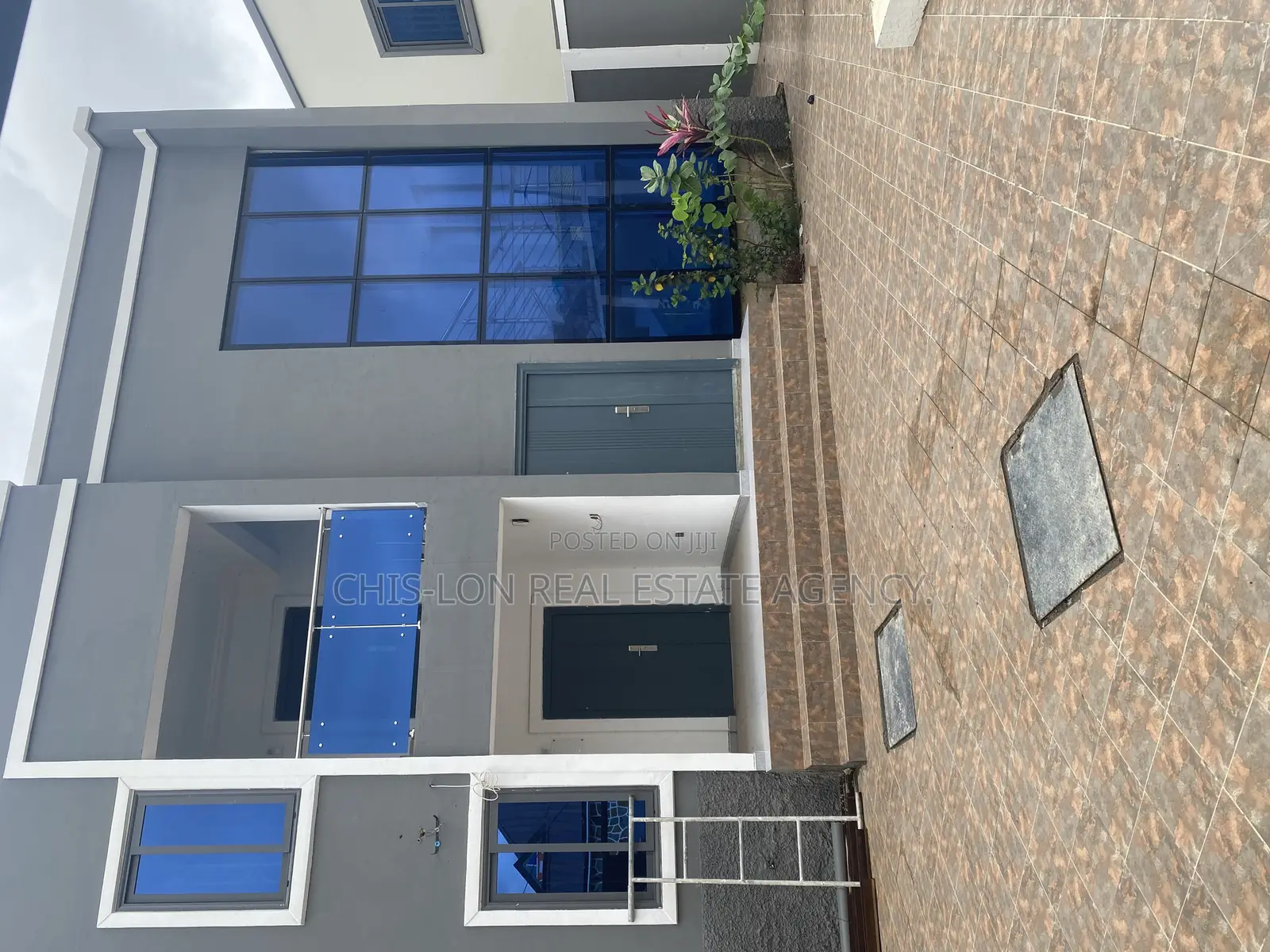 4bdrm Duplex in Chis-Lon Real Estate, Adam Nana for sale