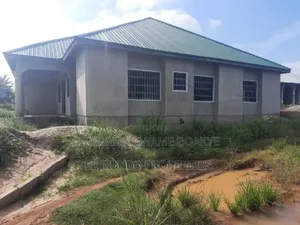 6bdrm House in Brother K Estate, Kumasi Metropolitan for sale