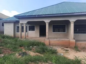 6bdrm House in Brother K Estate, Kumasi Metropolitan for sale