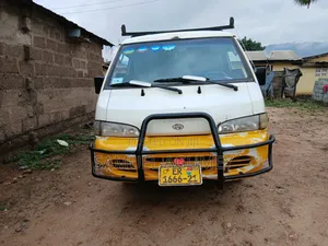 Hyundai H-100 2001 White