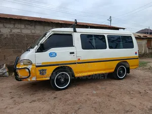Hyundai H-100 2001 White