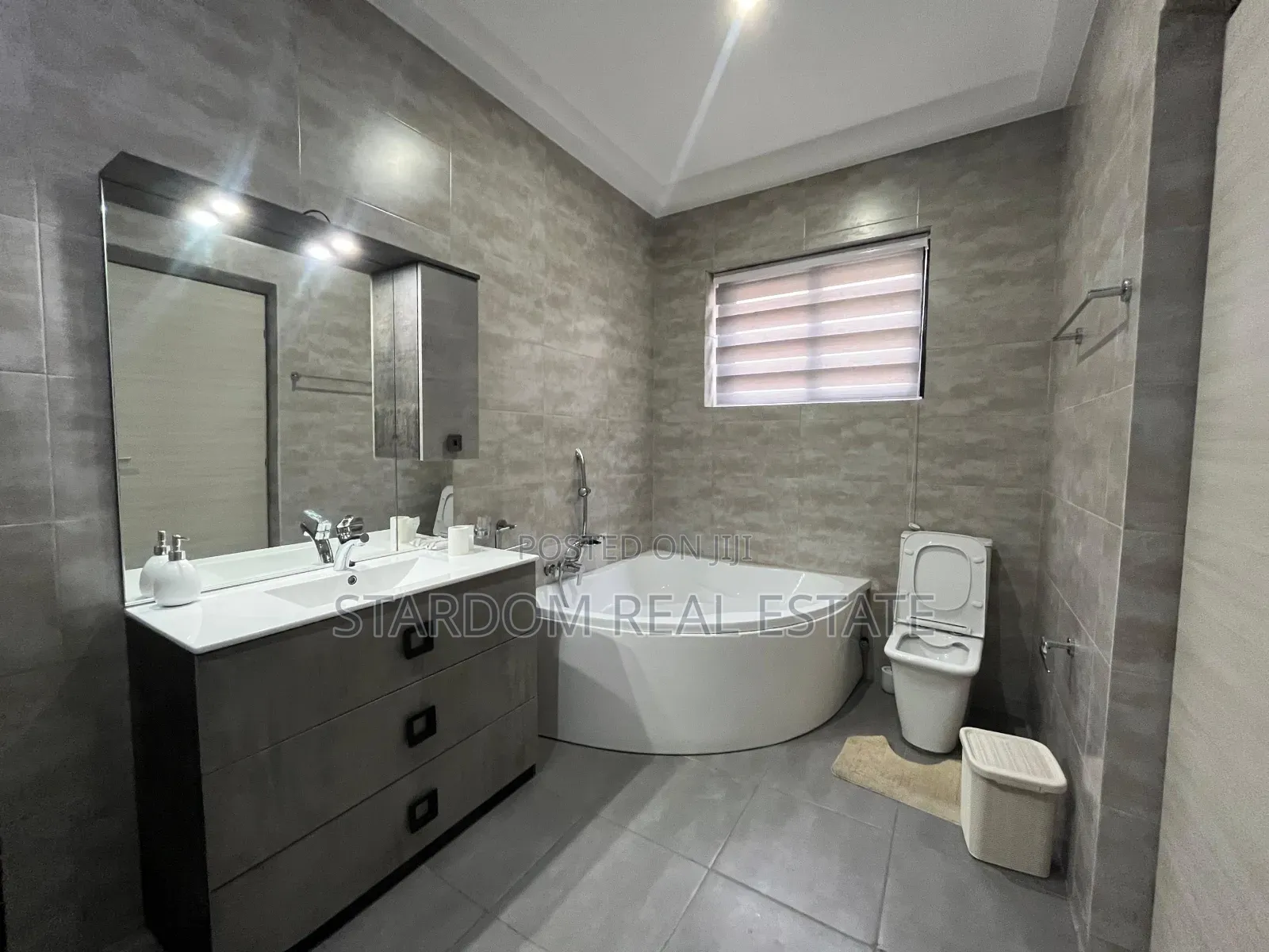 Furnished 4bdrm Duplex in Anc Mall, East Legon for rent