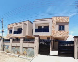 3bdrm Duplex in Batsona, Spintex for sale