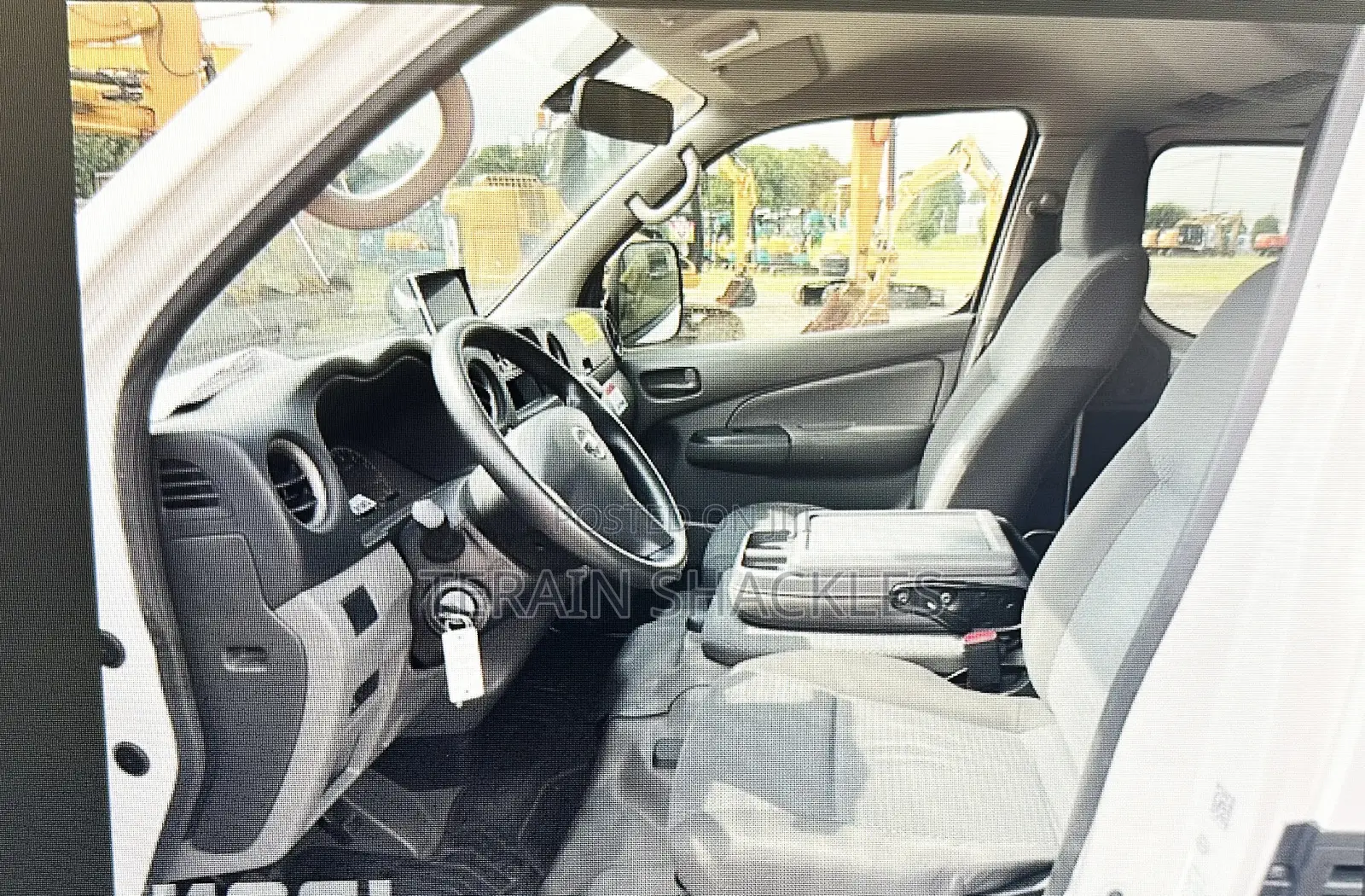 Nissan Caravan (Urvan) 2016 White