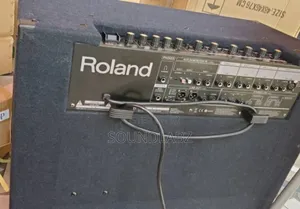 Roland Kc-880 Stereo Keyboard Amplifier.