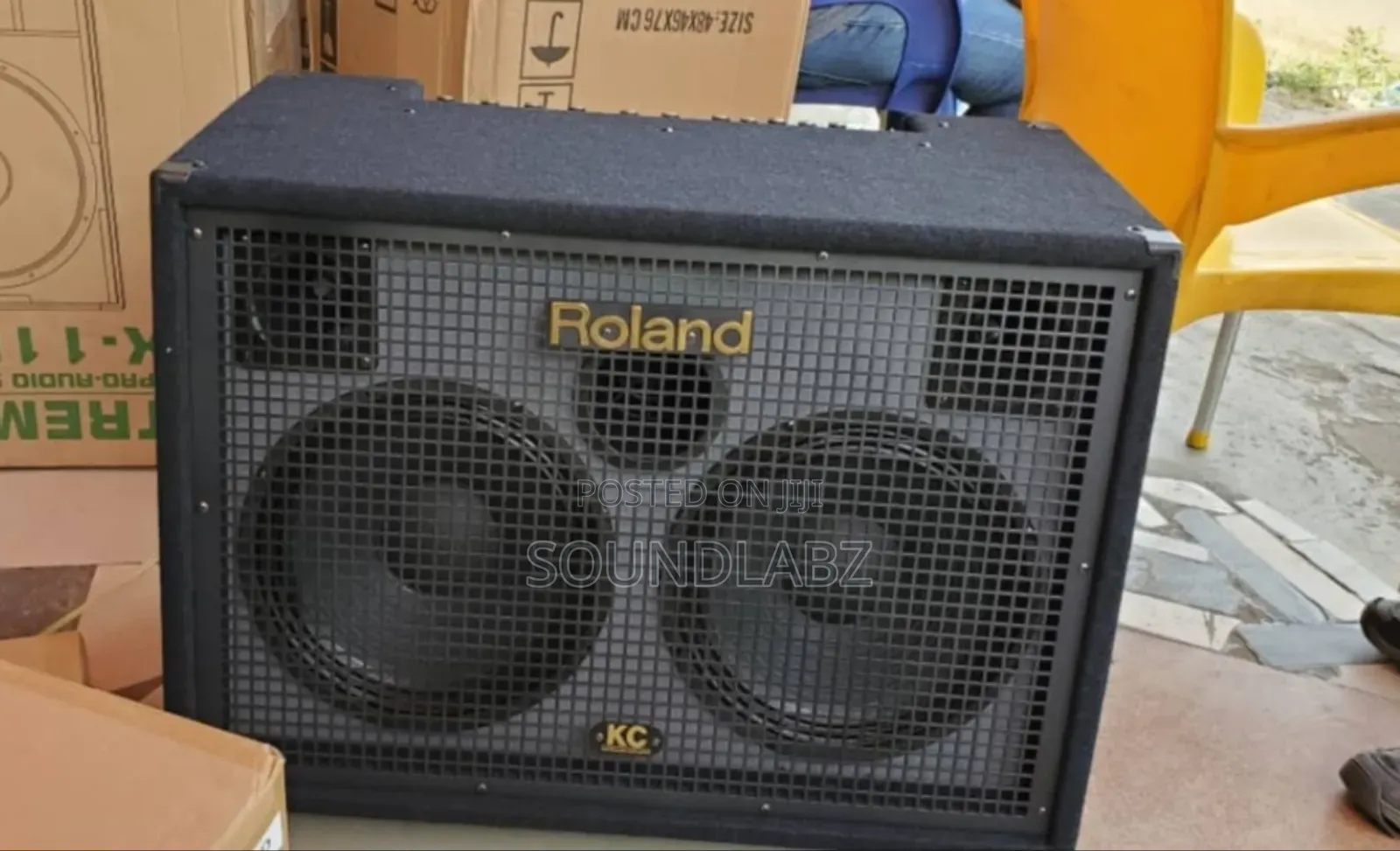 Roland Kc-880 Stereo Keyboard Amplifier.