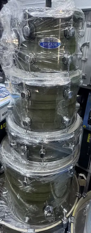 Pearl Decade 5-Set Drums With Two Cymbals