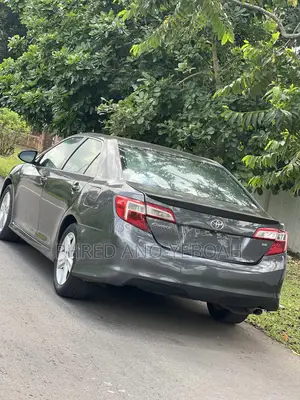 Toyota Camry SE 4dr Sedan (2.5L 4cyl 6A) 2014 Gray